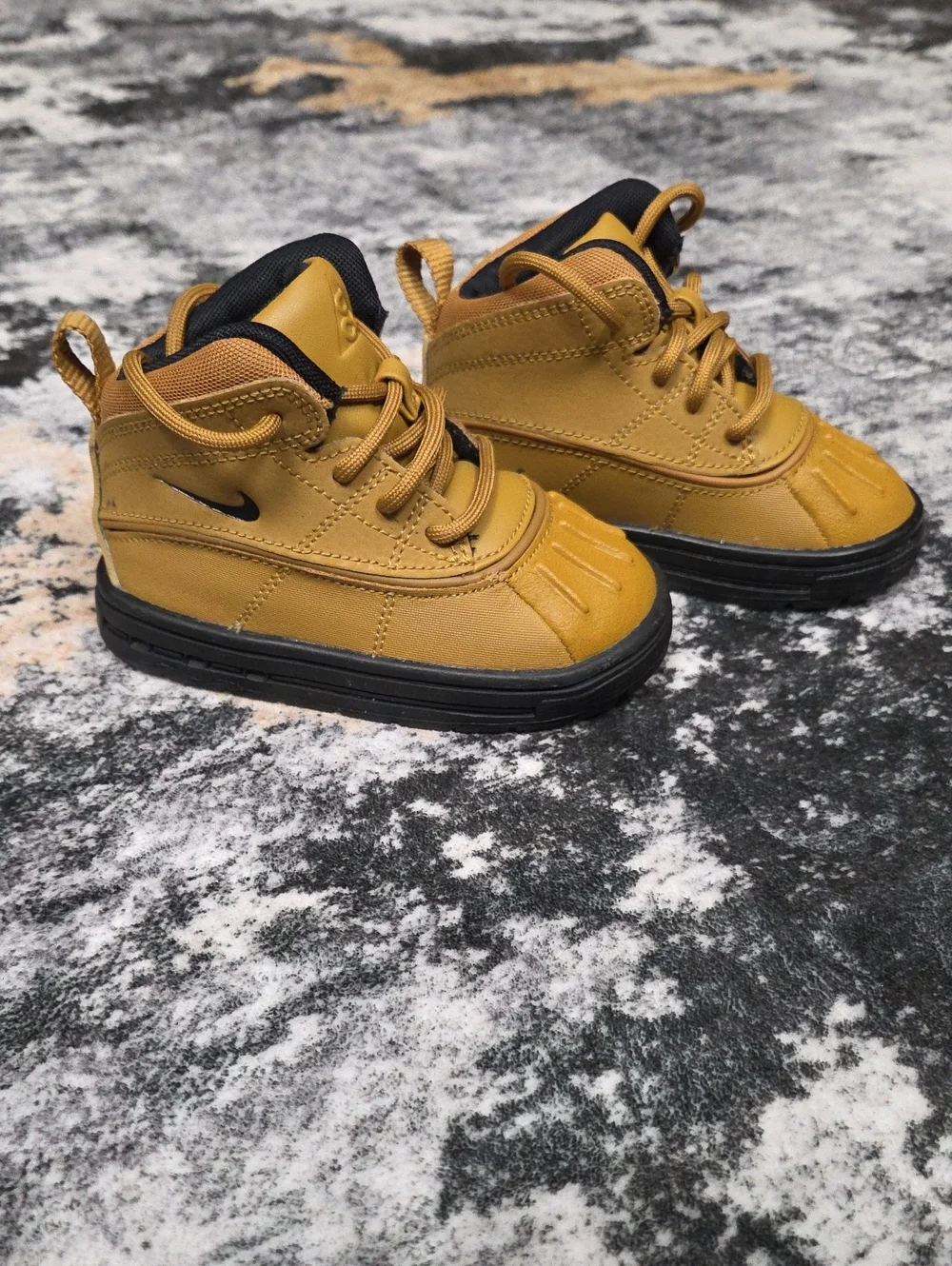 Nike Woodside 2 High Wheat Black Boots Kids Size 6C